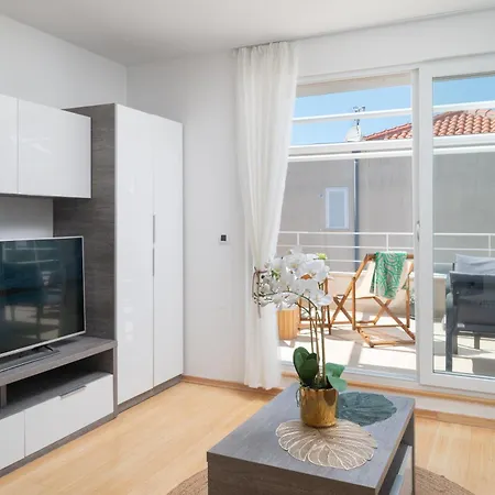 Daire Sunny With Seaview 1314 Petrčane